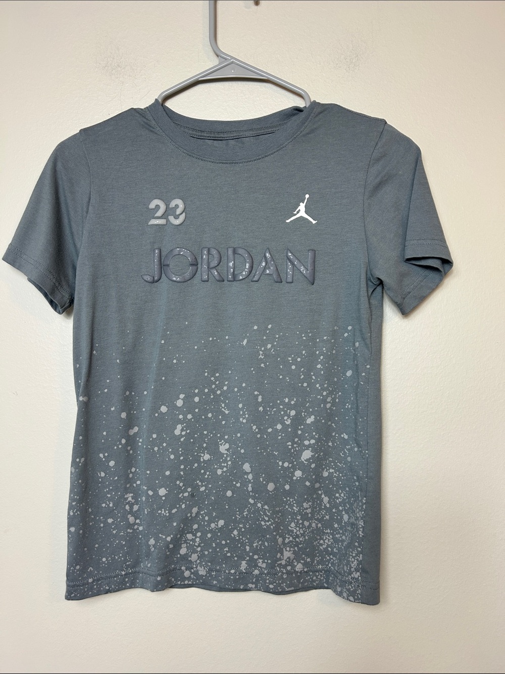Boys Jordan shirt size medium 10 -12 years